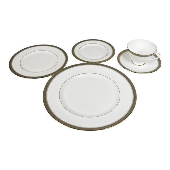 5pc PLACE SETTING Royal Doulton Clarendon China 3 Plates Cup & Saucer Dinnerware - Picture 6 of 15